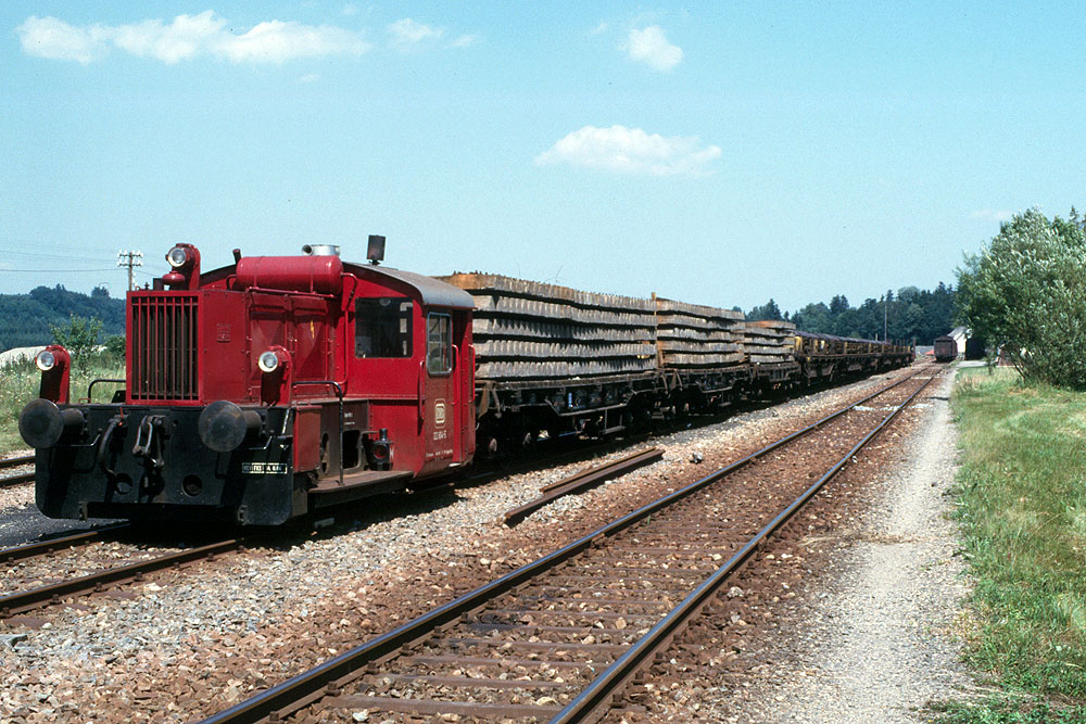 https://www.eisenbahnfotograf.de/datei/Juni 1986/750131 DB 323804 Krauchenwies 7.8.86.jpg